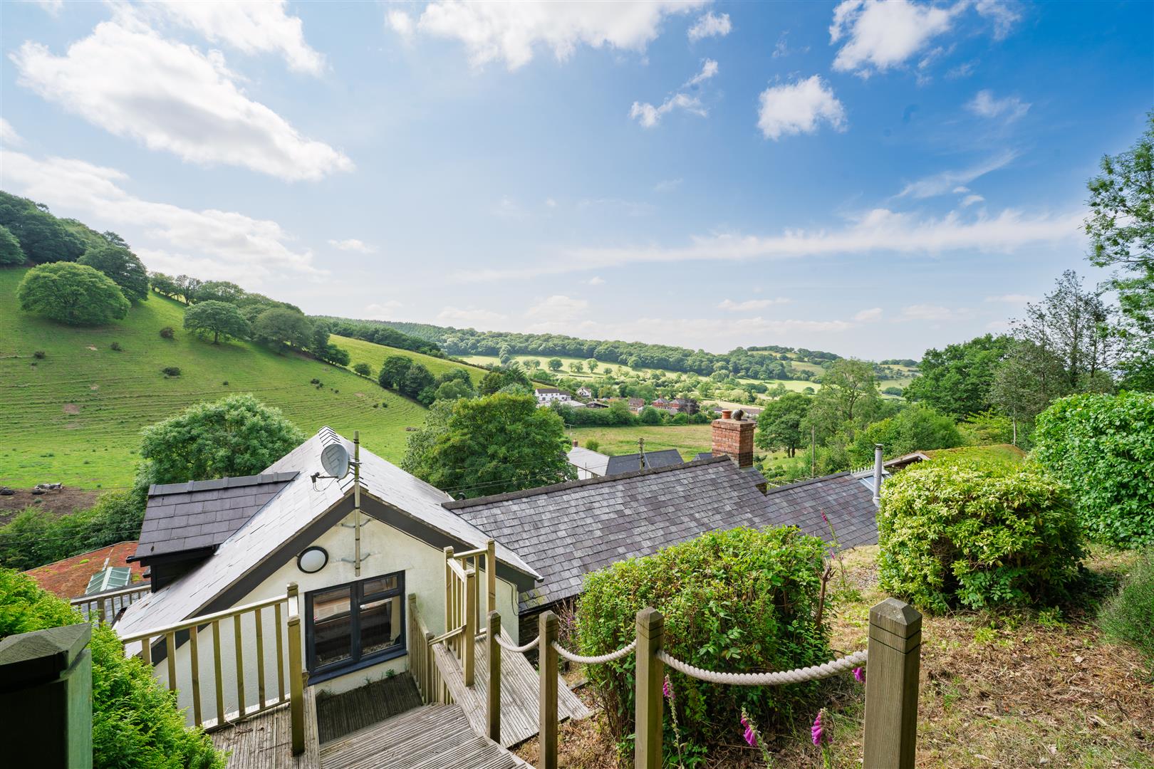 10 Perkins Beach Dingle, Shrewsbury, SY5 0PE For Sale 10 Perkins Beach Dingle, Shrewsbury, SY5 0PE For Sale